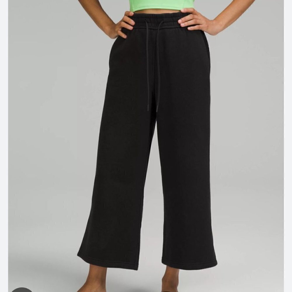 LULULEMON Loungeful High-Rise Wide Leg Cropped Pants